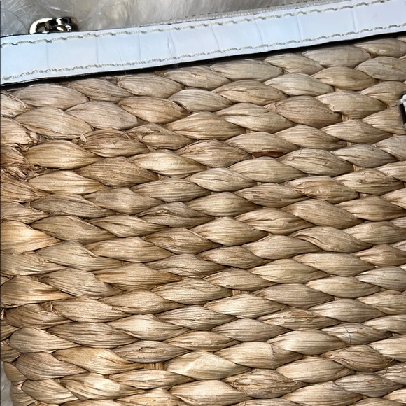Michael Kors Malibu Woven Wicker Tan & White Chic Clutch Wristlet Purse Bag - Picture 4 of 10